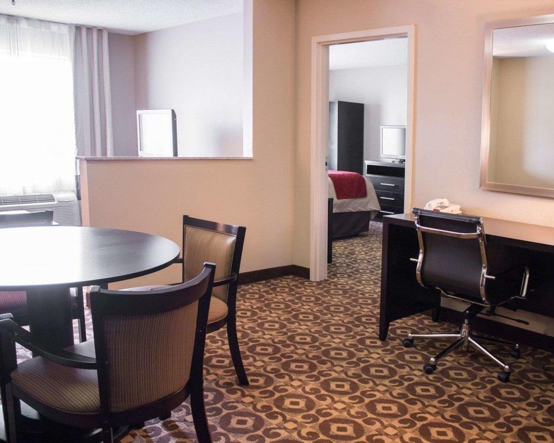 Comfort Inn & Suites Trussville I-59 Exit 141 - Accommodation Dallas