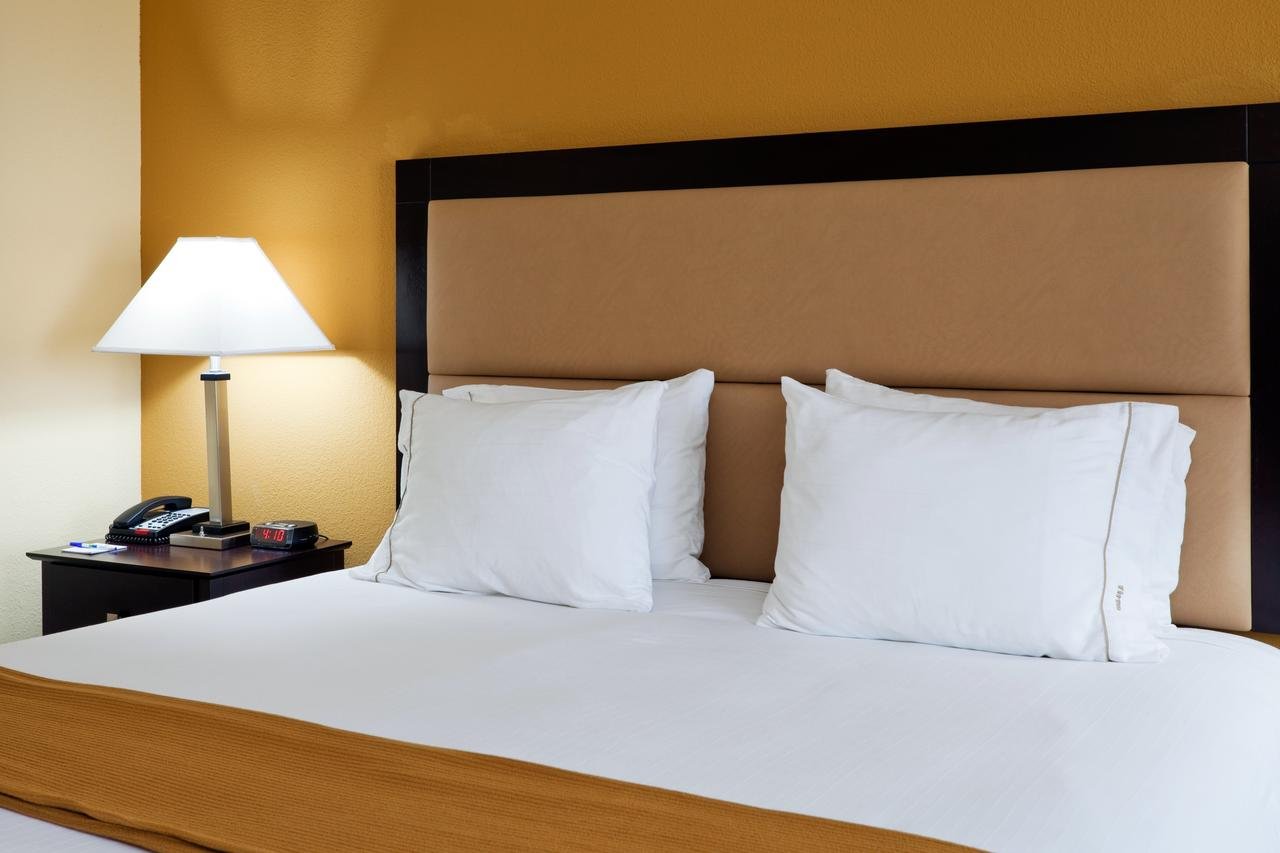 Holiday Inn Express Hotel & Suites Greenville - Accommodation Dallas