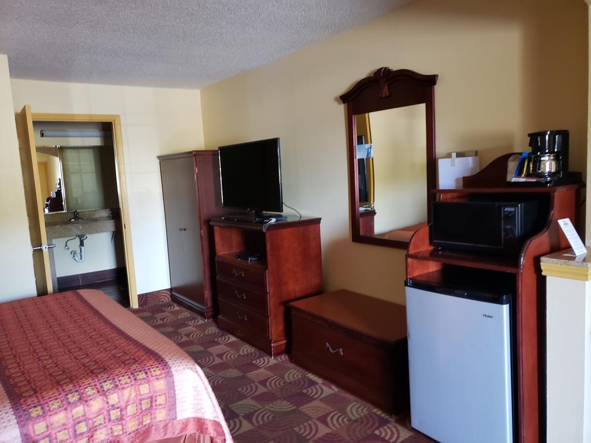 Days Inn & Suites By Wyndham Tuscaloosa - Univ. Of Alabama - Accommodation Dallas