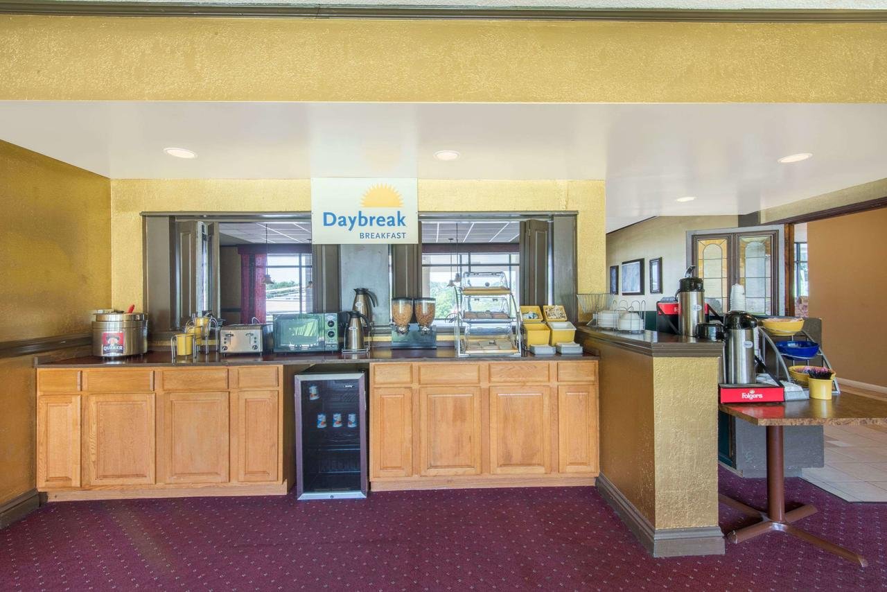 Days Inn By Wyndham Clanton AL - Accommodation Dallas