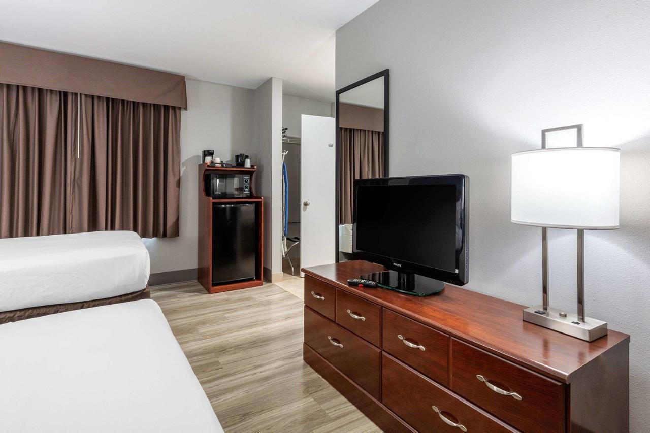 Econo Lodge Inn & Suites Demopolis - Accommodation Florida