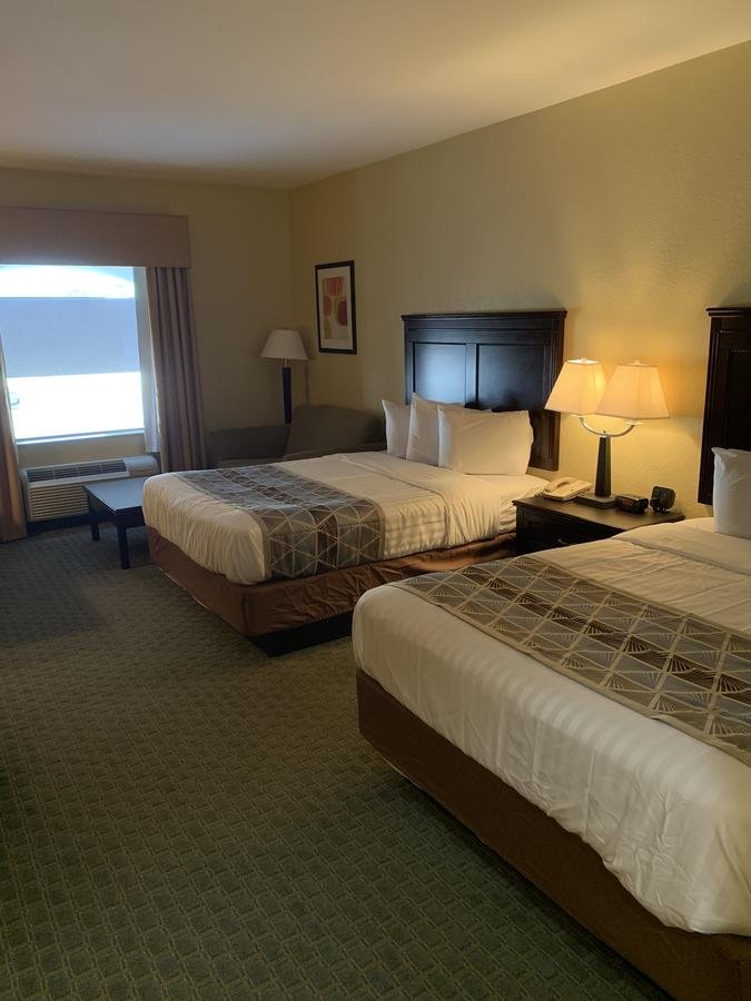 Ambassador Inn & Suites - Accommodation Dallas 2