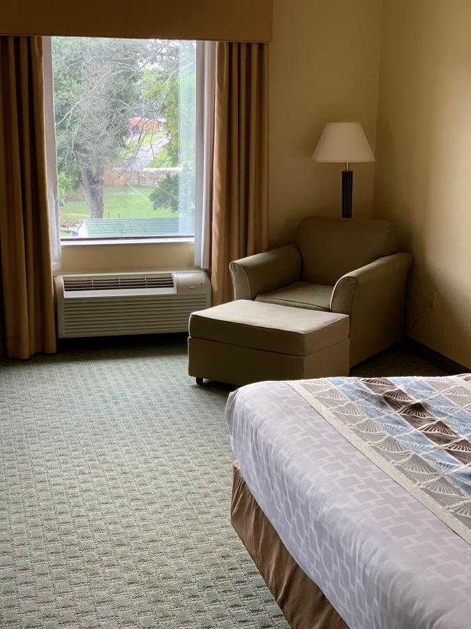 Ambassador Inn & Suites - Accommodation Texas 21