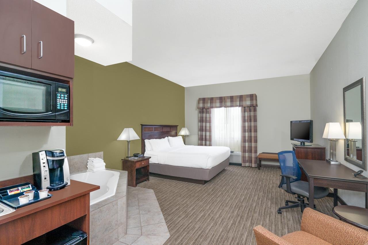 Holiday Inn Express Hotel & Suites- Gadsden - Accommodation Florida