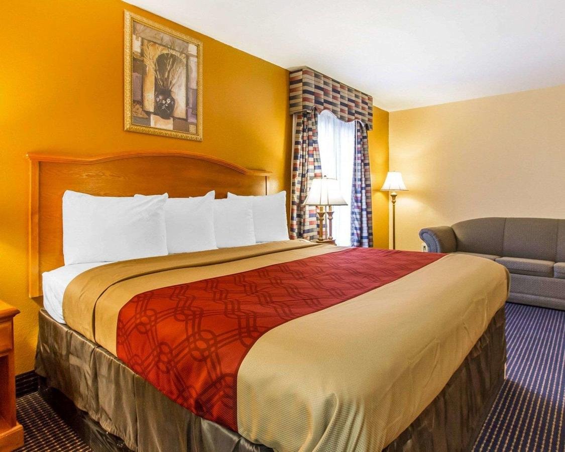 Econo Lodge Inn & Suites - Accommodation Dallas 9