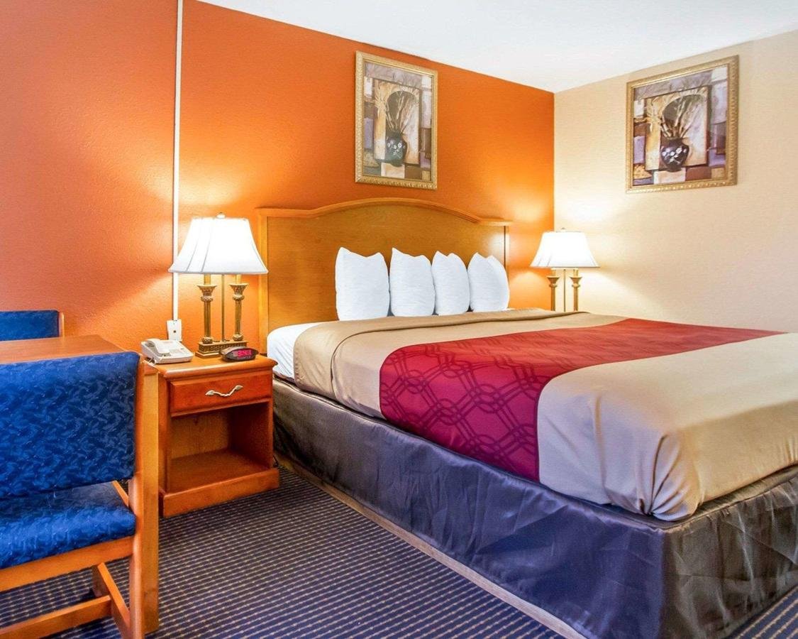 Econo Lodge Inn & Suites - Accommodation Florida