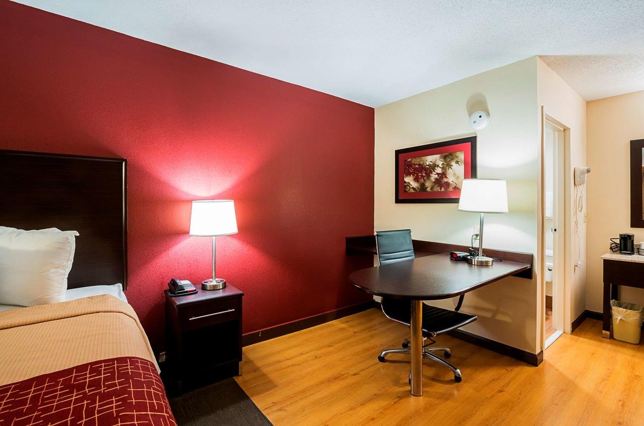 Red Roof Inn PLUS+ Huntsville â€“ Madison - Accommodation Dallas 2