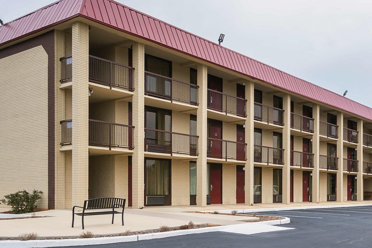 Red Roof Inn PLUS+ Huntsville â€“ Madison - Accommodation Florida