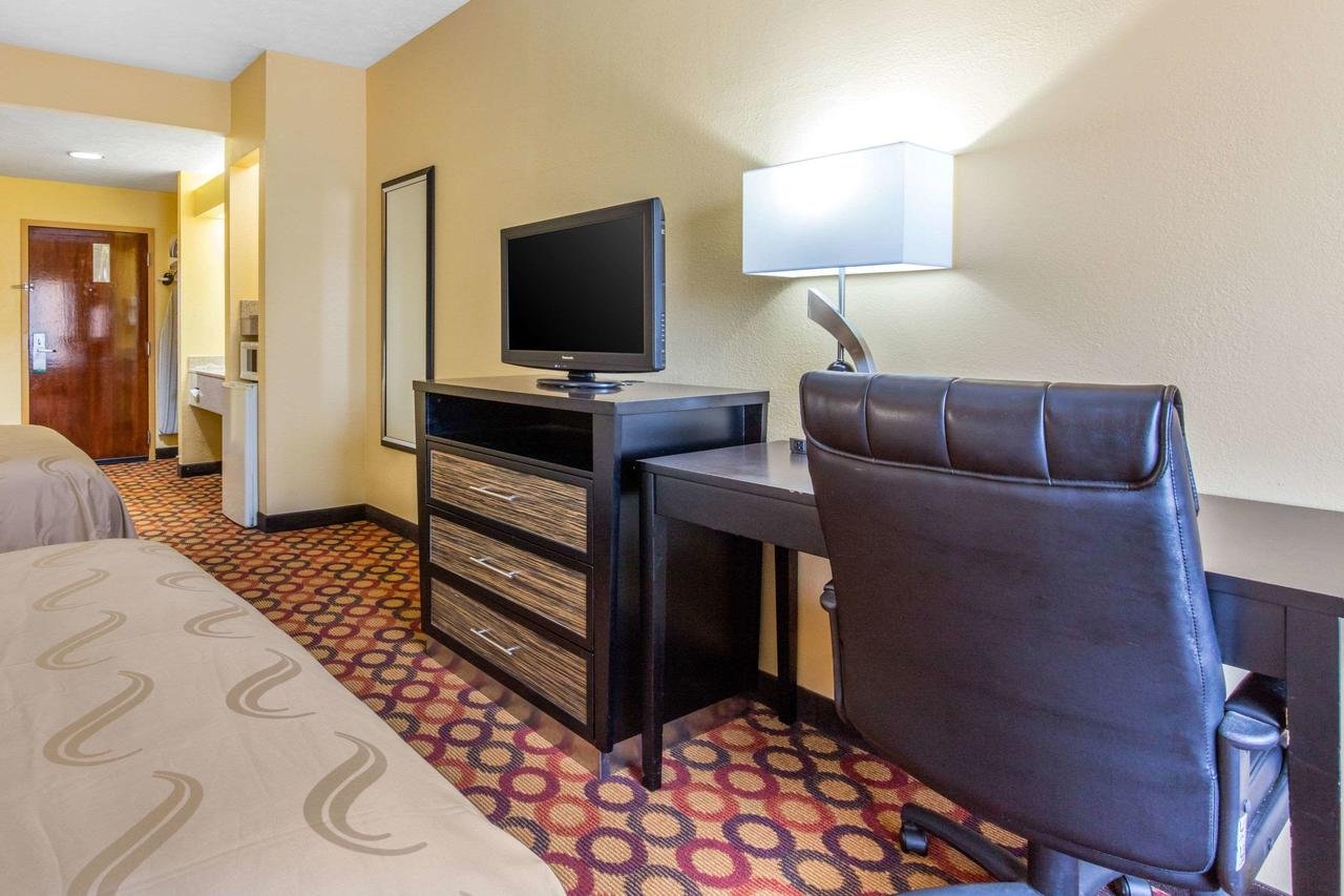 Quality Inn & Suites Montgomery East Carmichael Rd - Accommodation Texas 5