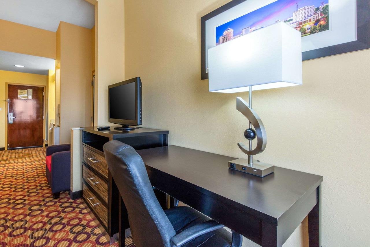 Quality Inn & Suites Montgomery East Carmichael Rd - Accommodation Texas 6