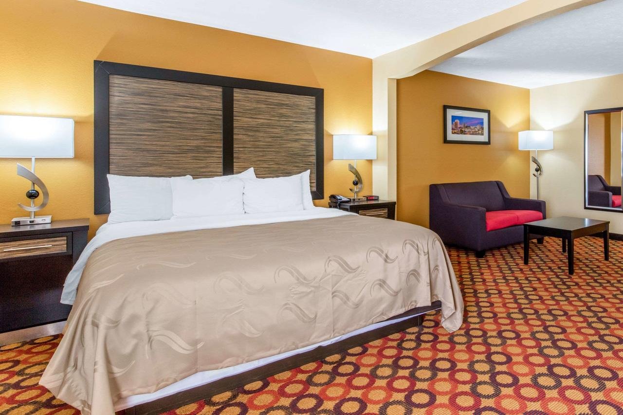 Quality Inn & Suites Montgomery East Carmichael Rd - Accommodation Texas 11