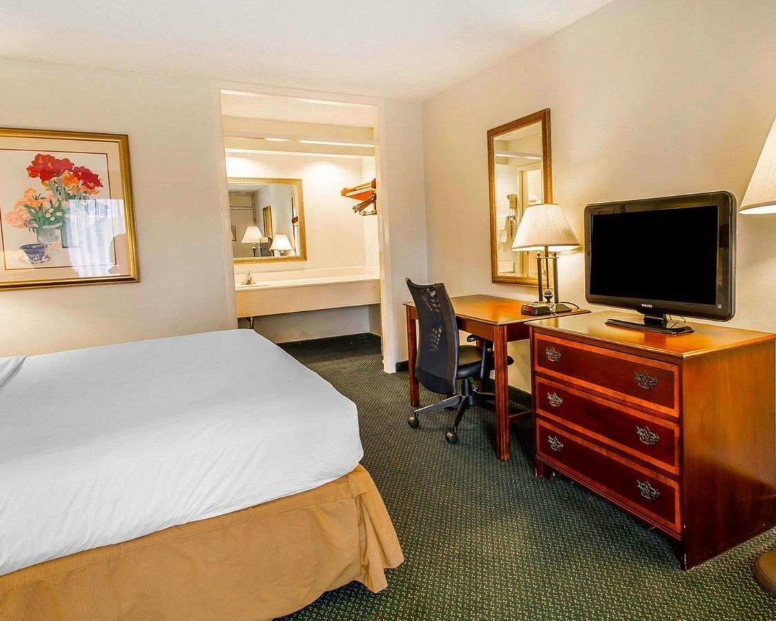Clarion Inn & Suites Dothan South - Accommodation Dallas