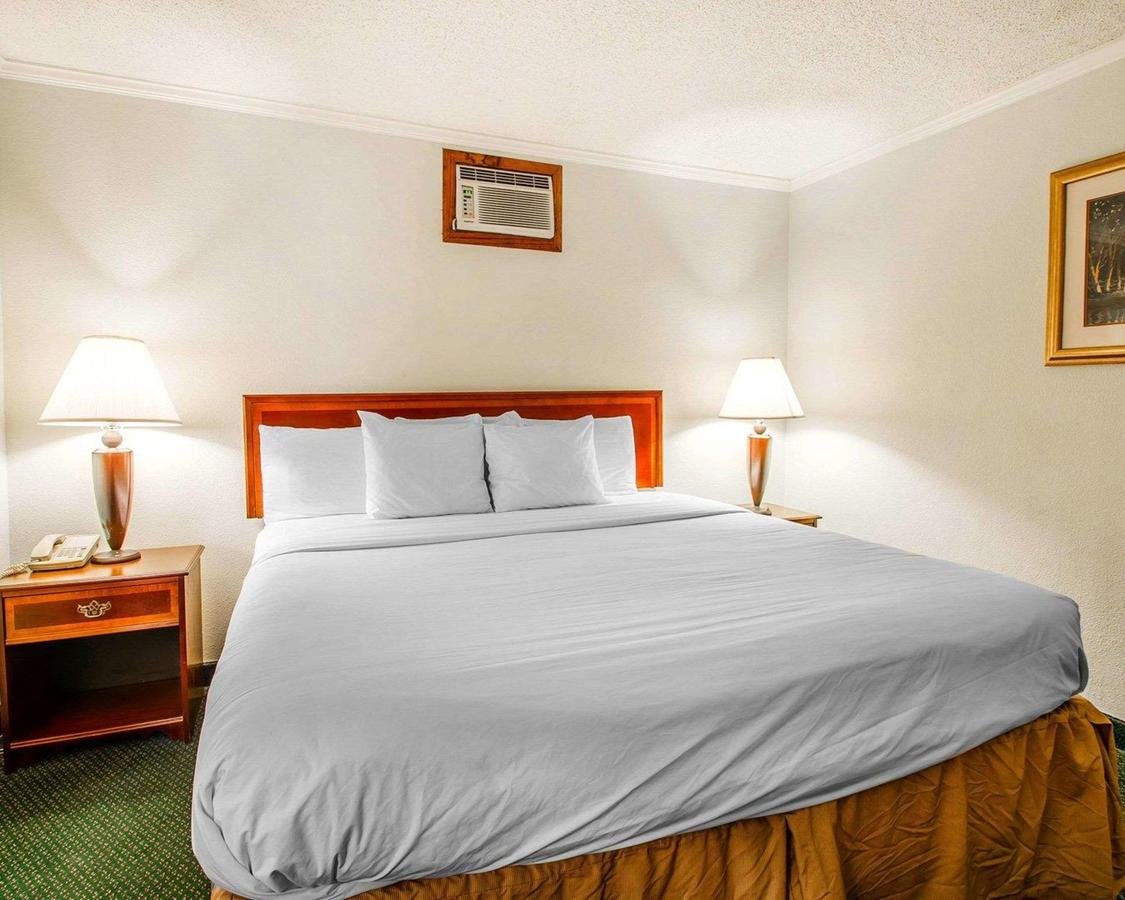 Clarion Inn & Suites Dothan South - Accommodation Florida