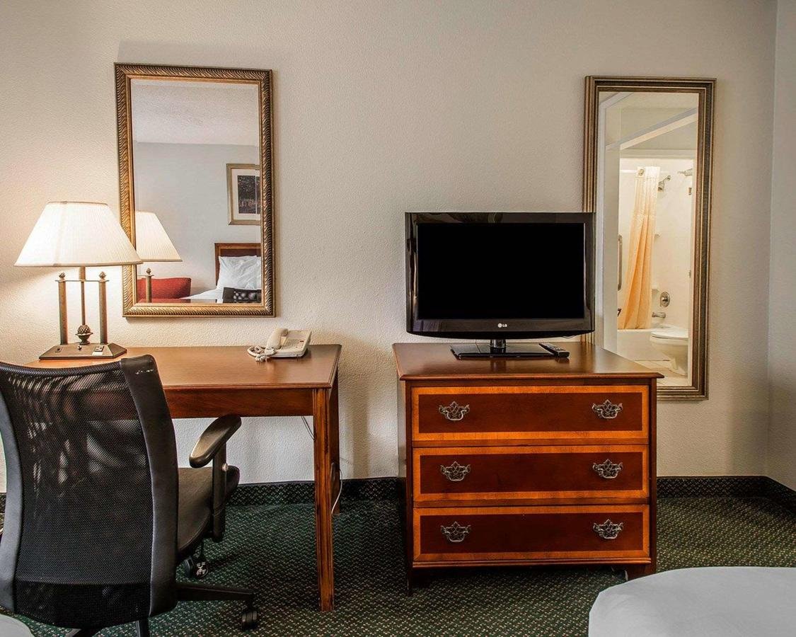 Clarion Inn & Suites Dothan South - Accommodation Dallas