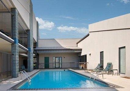 Executive Inn And Suites - Accommodation Dallas
