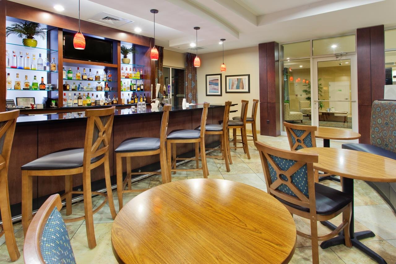 Holiday Inn & Suites Dothan - Accommodation Dallas