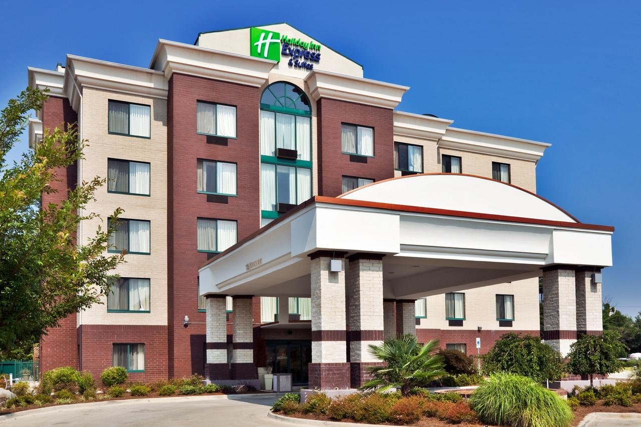 Holiday Inn Express Hotel & Suites Birmingham - Inverness 280 - Accommodation Dallas