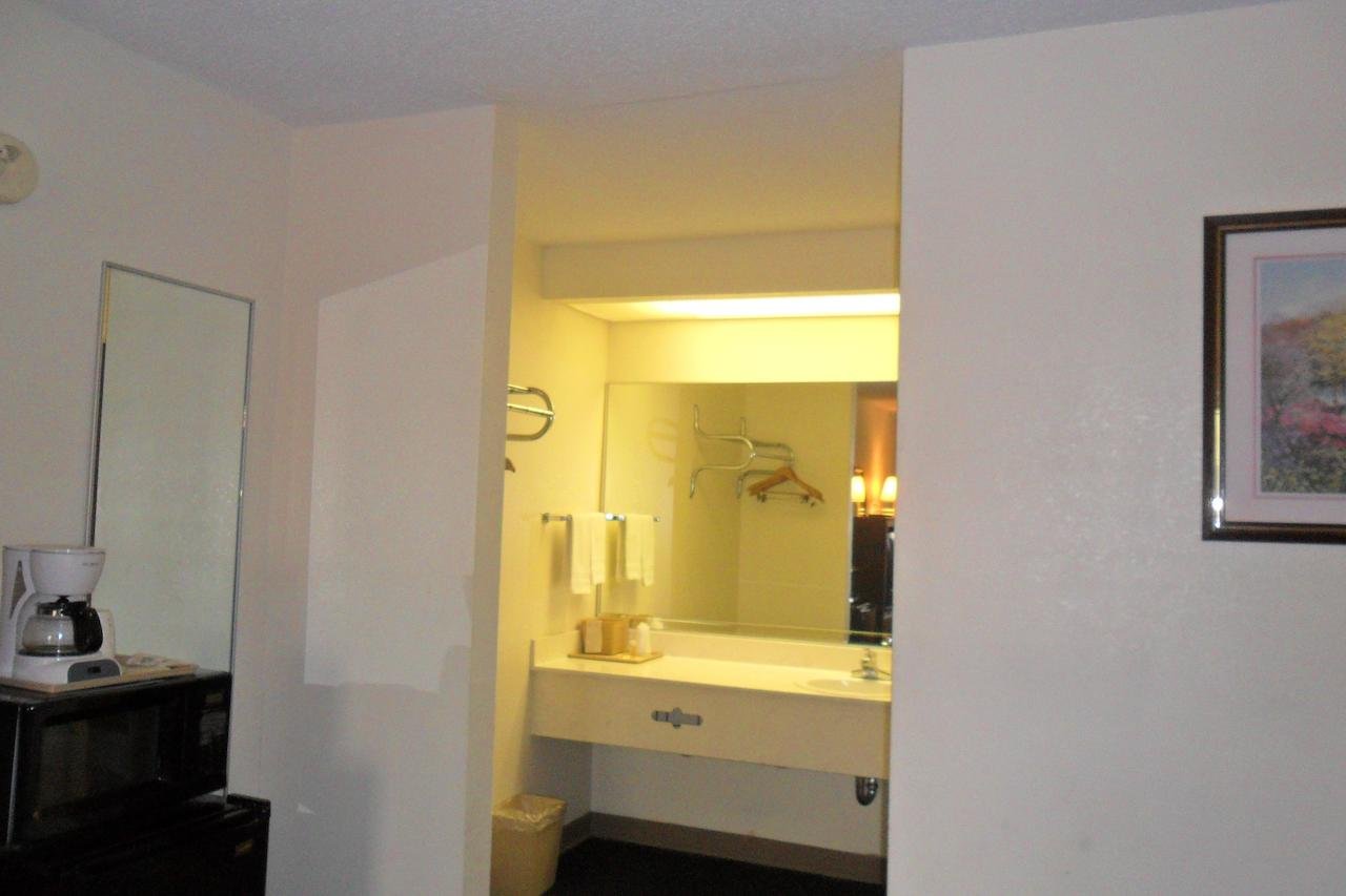 Luxury Inn & Suites - Accommodation Dallas