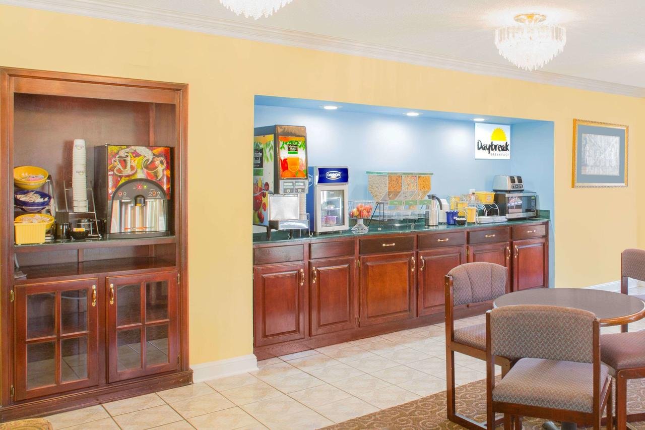 Days Inn By Wyndham Andalusia - Accommodation Florida