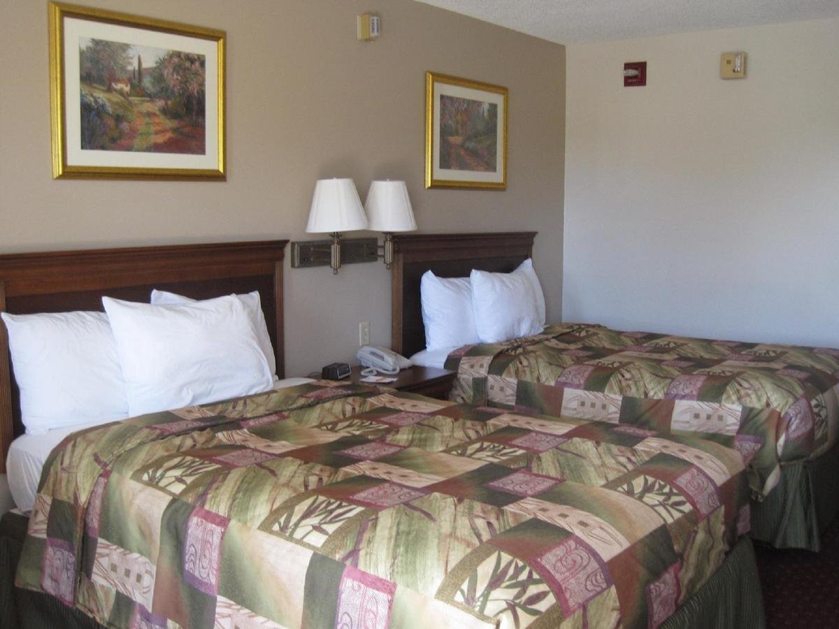 Briarwood Inn Of Geneva - Accommodation Florida