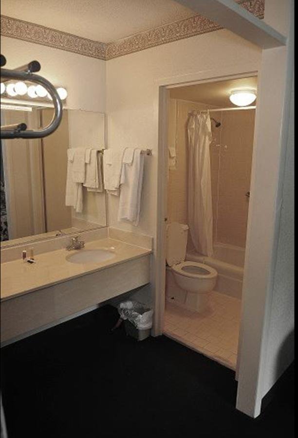Travelers Place Inn & Suites - Accommodation Dallas