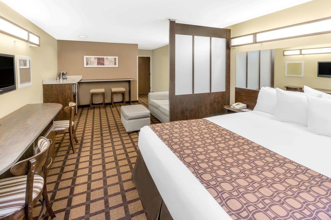 Microtel Inn & Suites By Wyndham Ozark - Accommodation Dallas