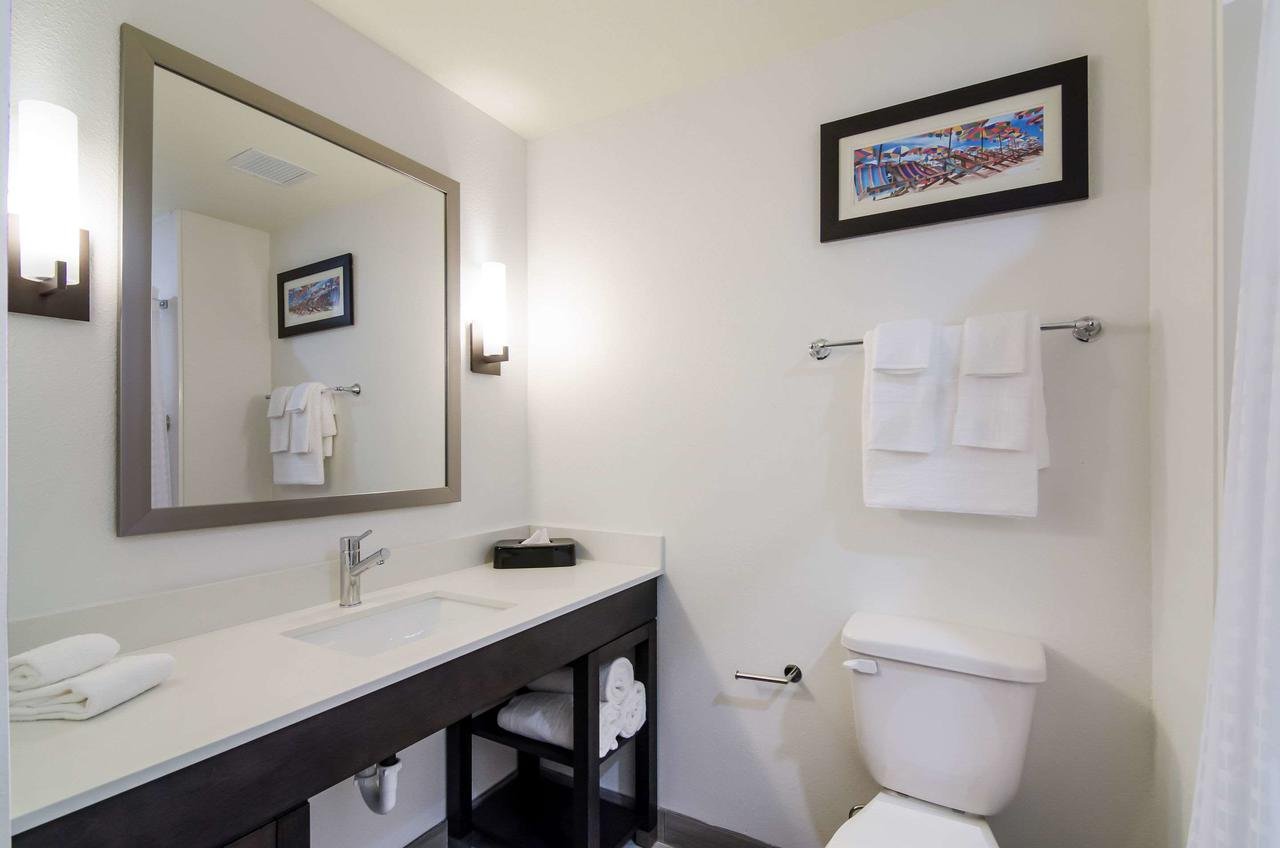 Comfort Inn & Suites - Accommodation Florida