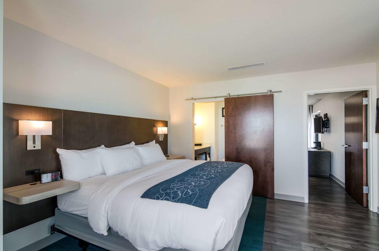 Comfort Inn & Suites - Accommodation Texas 7