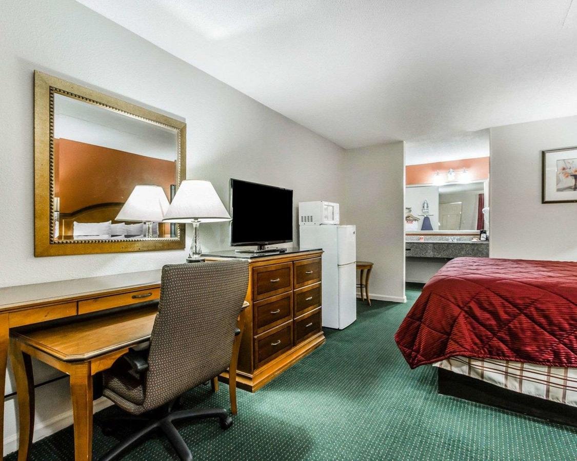 Econo Lodge Inn & Suites Enterprise - Accommodation Texas 7
