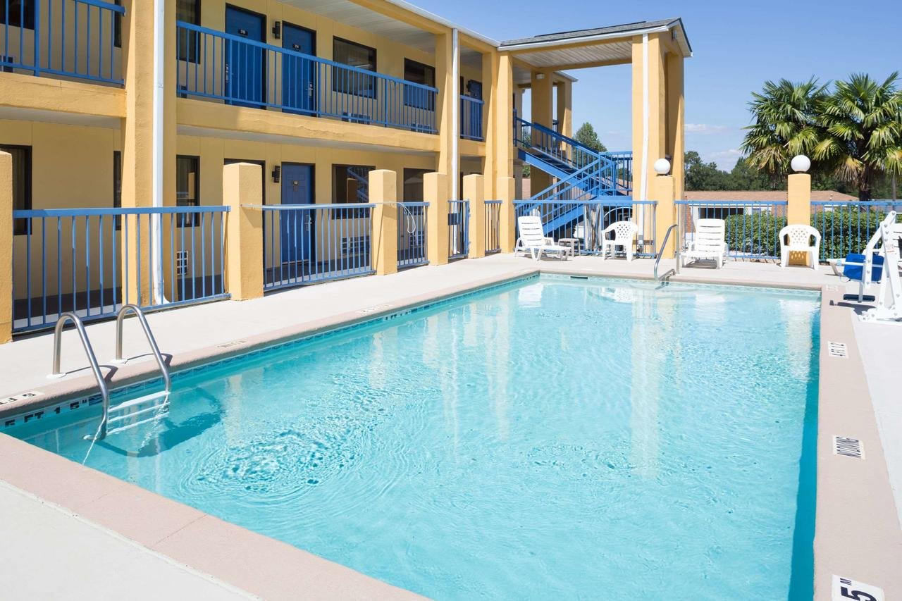Days Inn By Wyndham Enterprise - Accommodation Florida