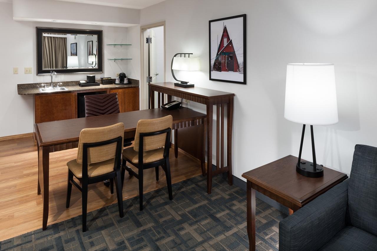 Embassy Suites Anchorage - Accommodation Dallas