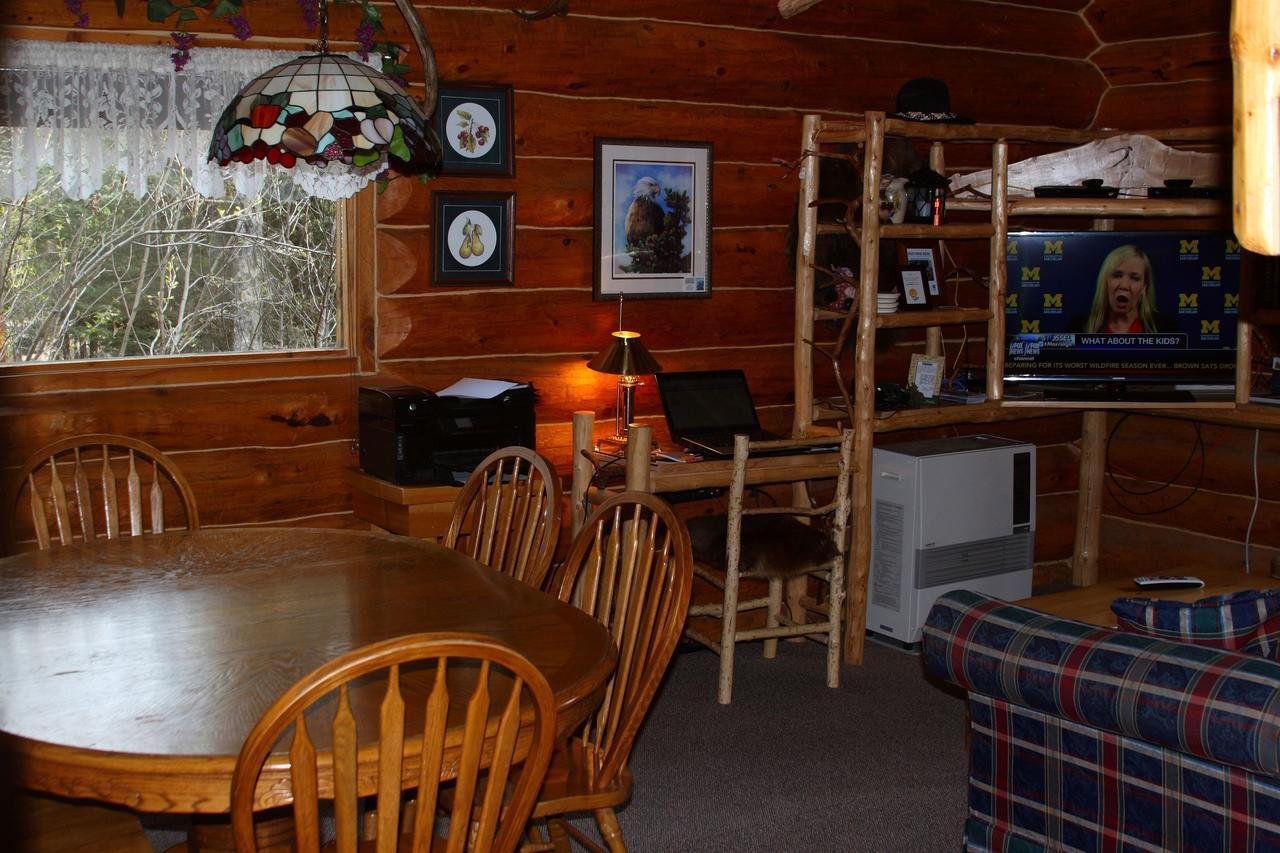 Wise Old Hunter Lodge - Accommodation Dallas