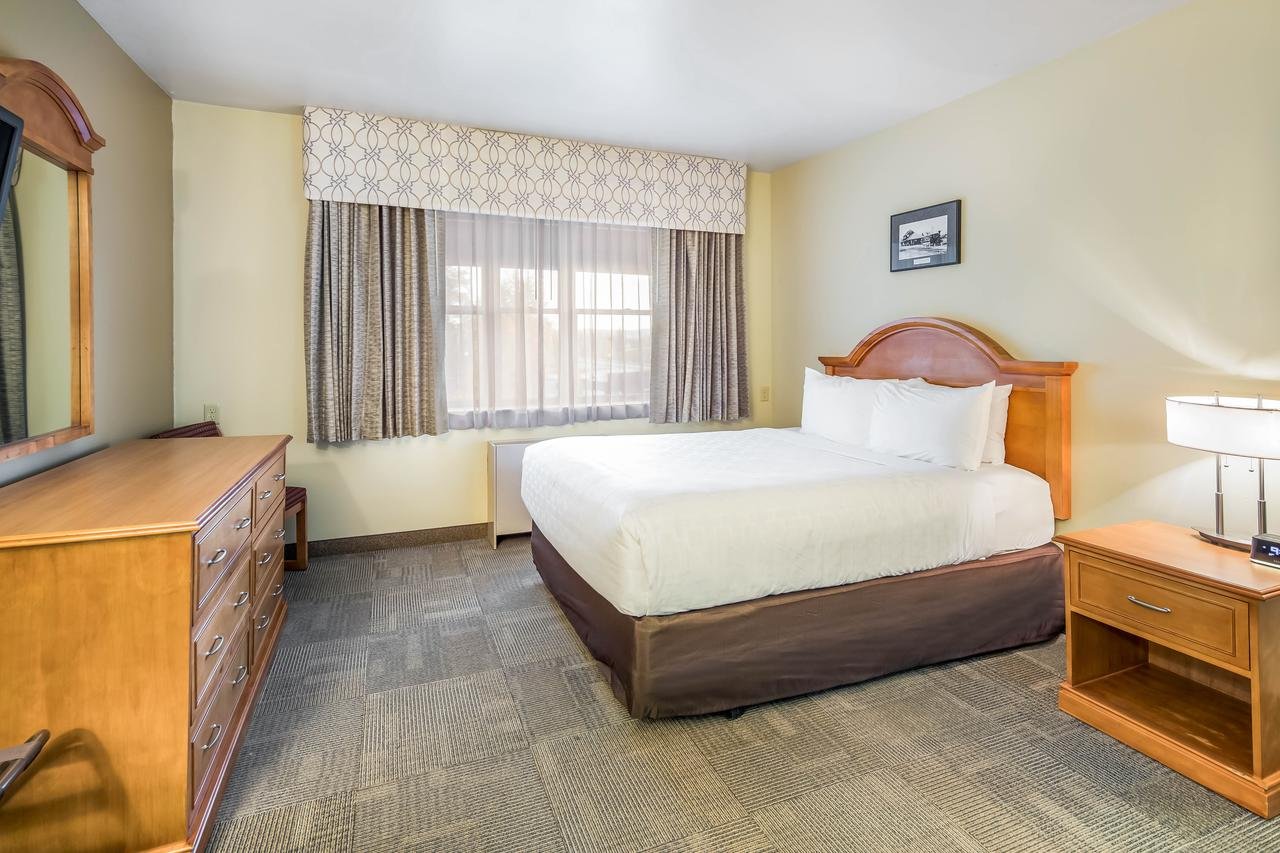 Clarion Hotel & Suites - Accommodation Dallas 21
