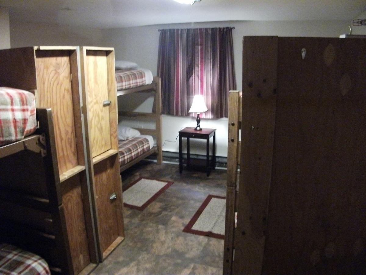 Bent Prop Inn And Hostel Of Alaska - Midtown - Accommodation Dallas 11