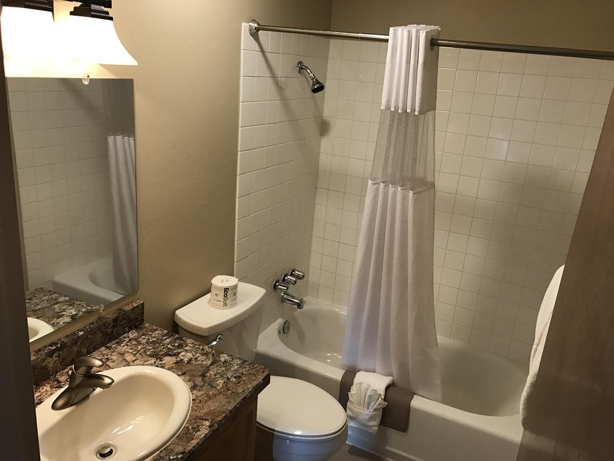 Lakeshore Inn & Suites - Accommodation Dallas 26