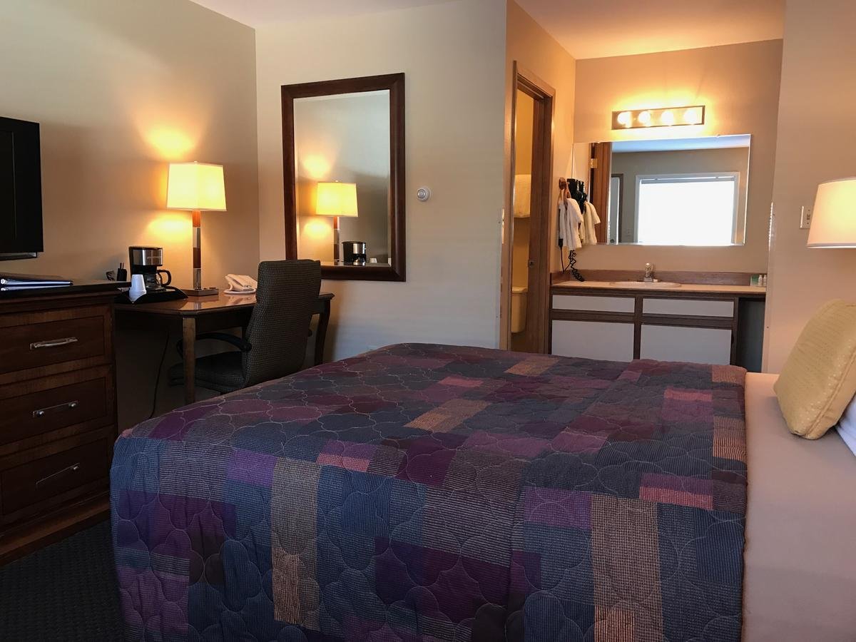 Lakeshore Inn & Suites - Accommodation Dallas 25