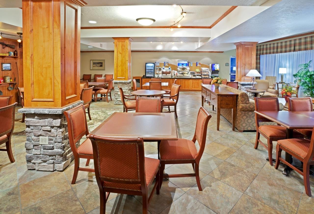 Holiday Inn Express & Suites Fairbanks - Accommodation Dallas 14