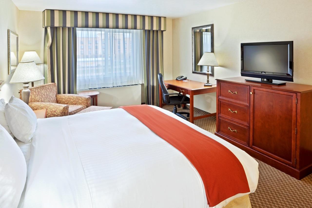 Holiday Inn Express & Suites Fairbanks - thumb 1
