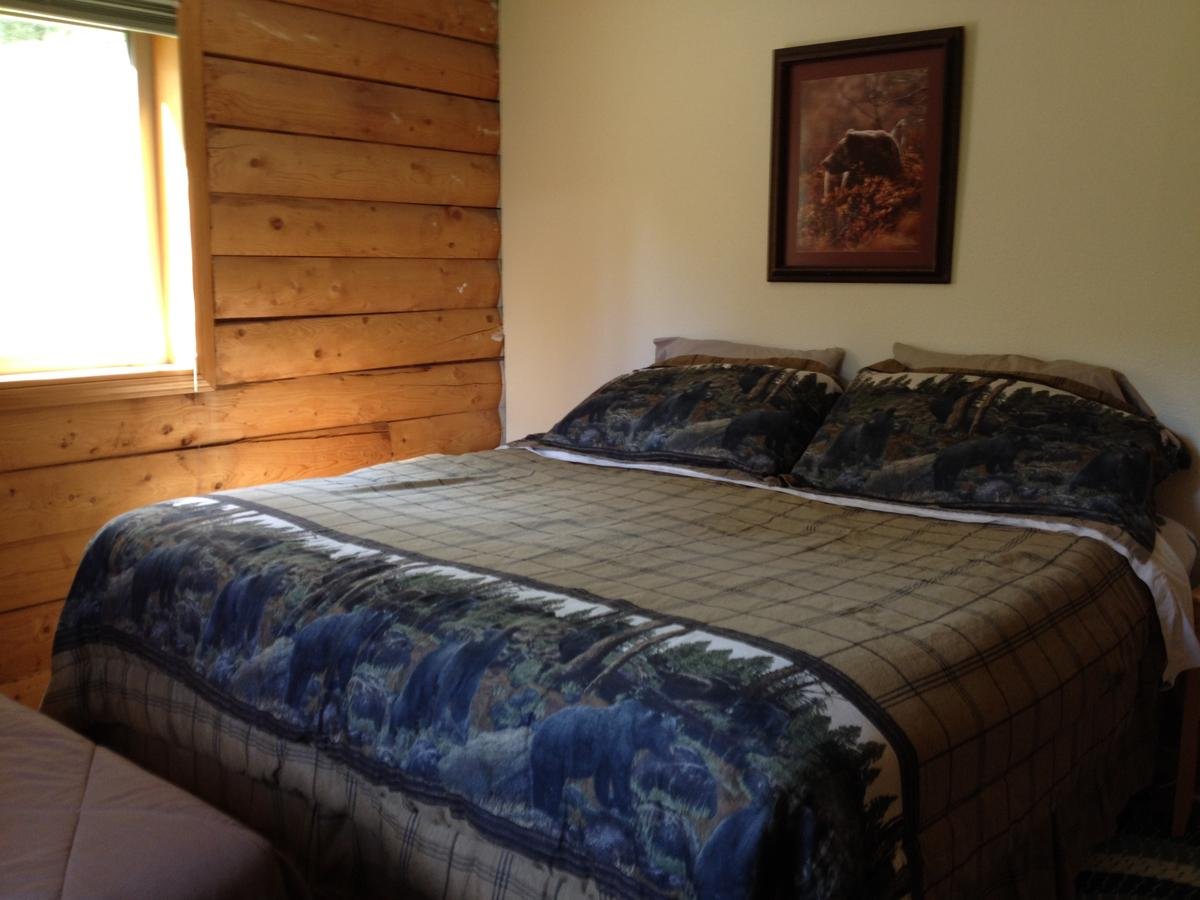 Daniels Lake Lodge Cabins - Accommodation Dallas 21