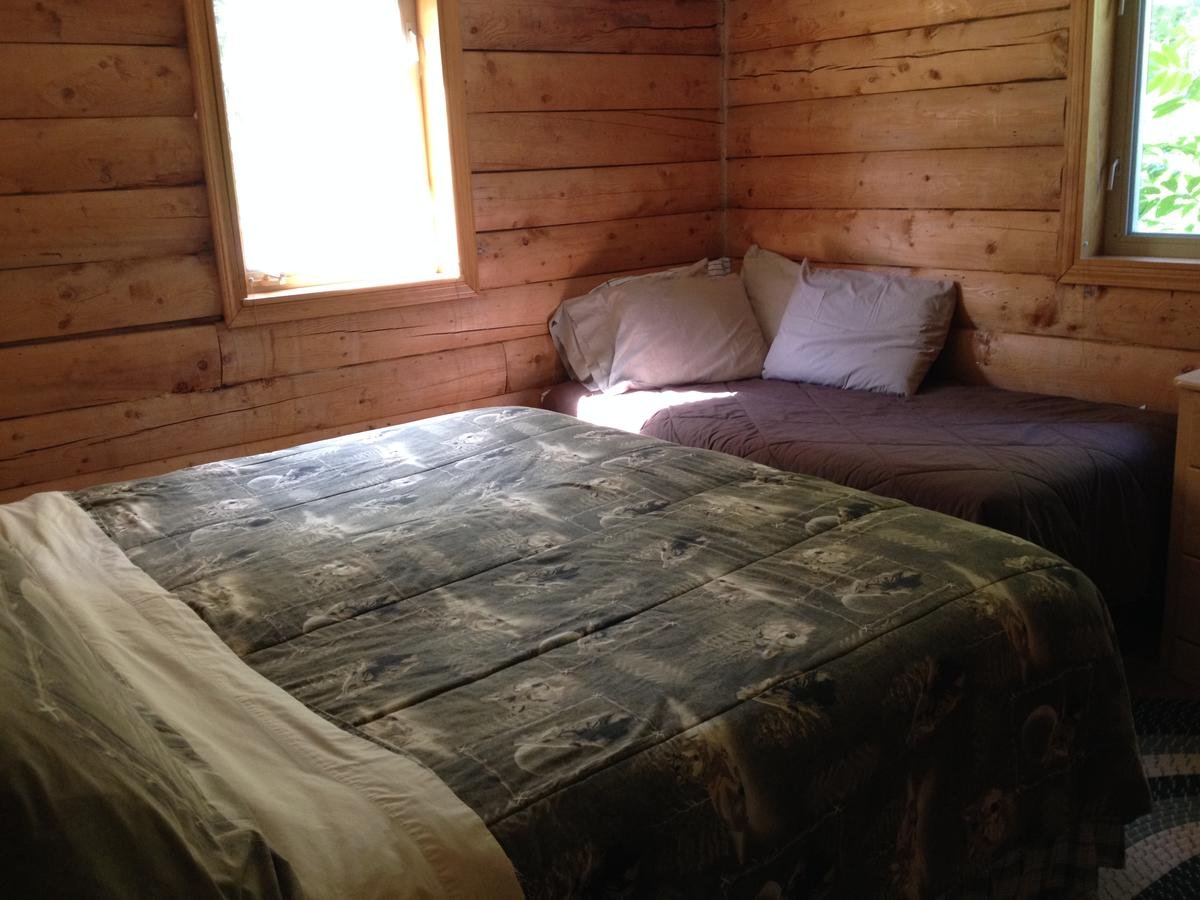 Daniels Lake Lodge Cabins - Accommodation Dallas 18