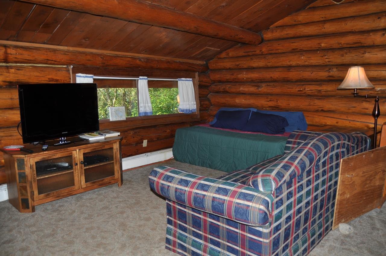Daniels Lake Lodge Cabins - thumb 7