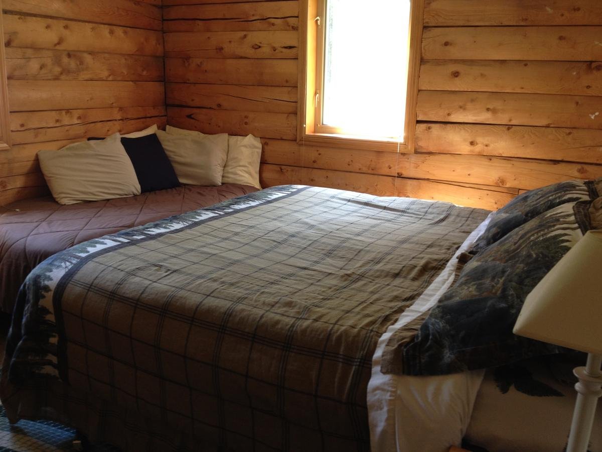 Daniels Lake Lodge Cabins - Accommodation Dallas 20