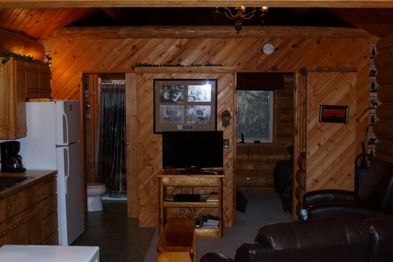 Moose Cabin - Accommodation Dallas 10