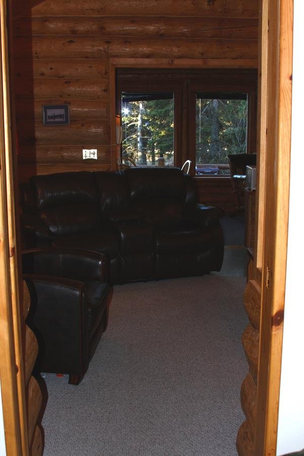 Moose Cabin - Accommodation Dallas 4