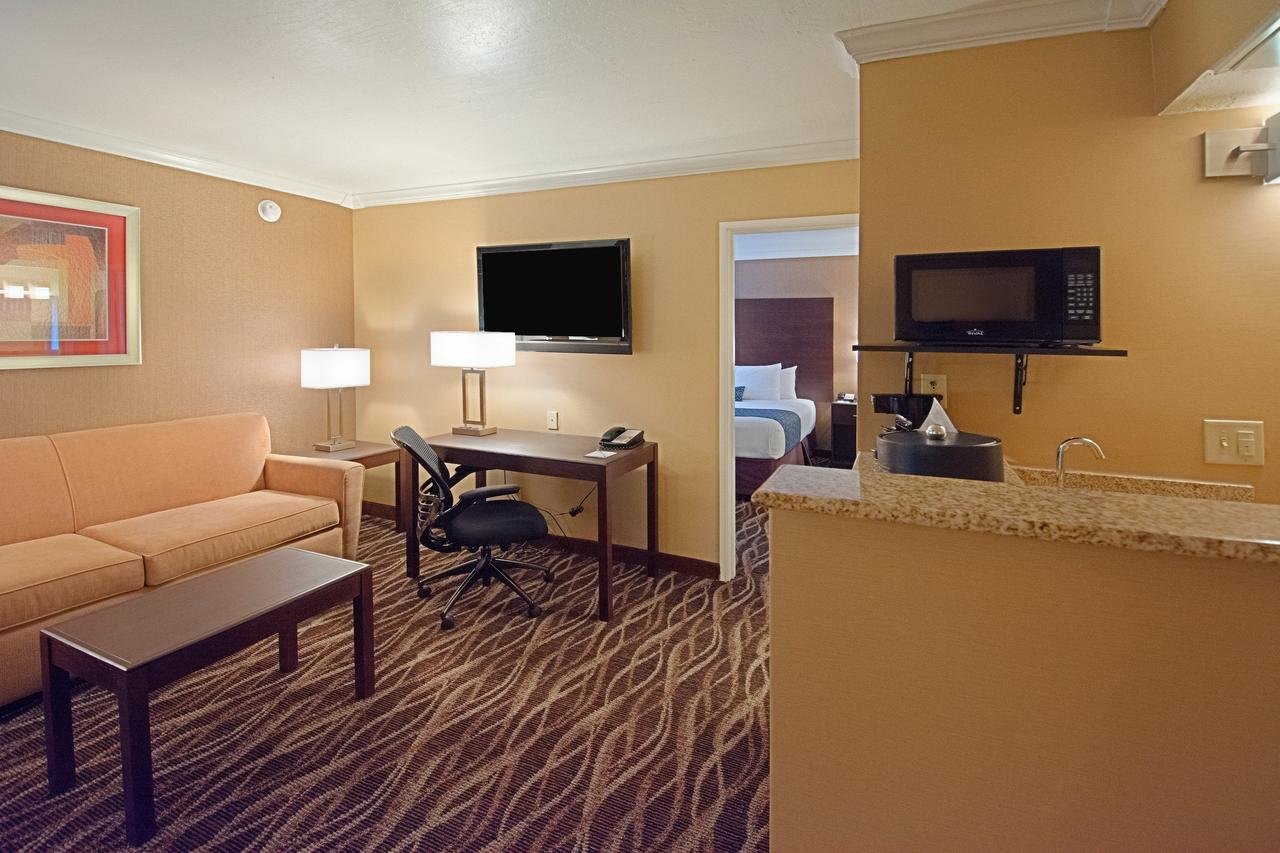 Hotel Tempe/Phoenix Airport InnSuites Hotel & Suites - Accommodation Dallas 14