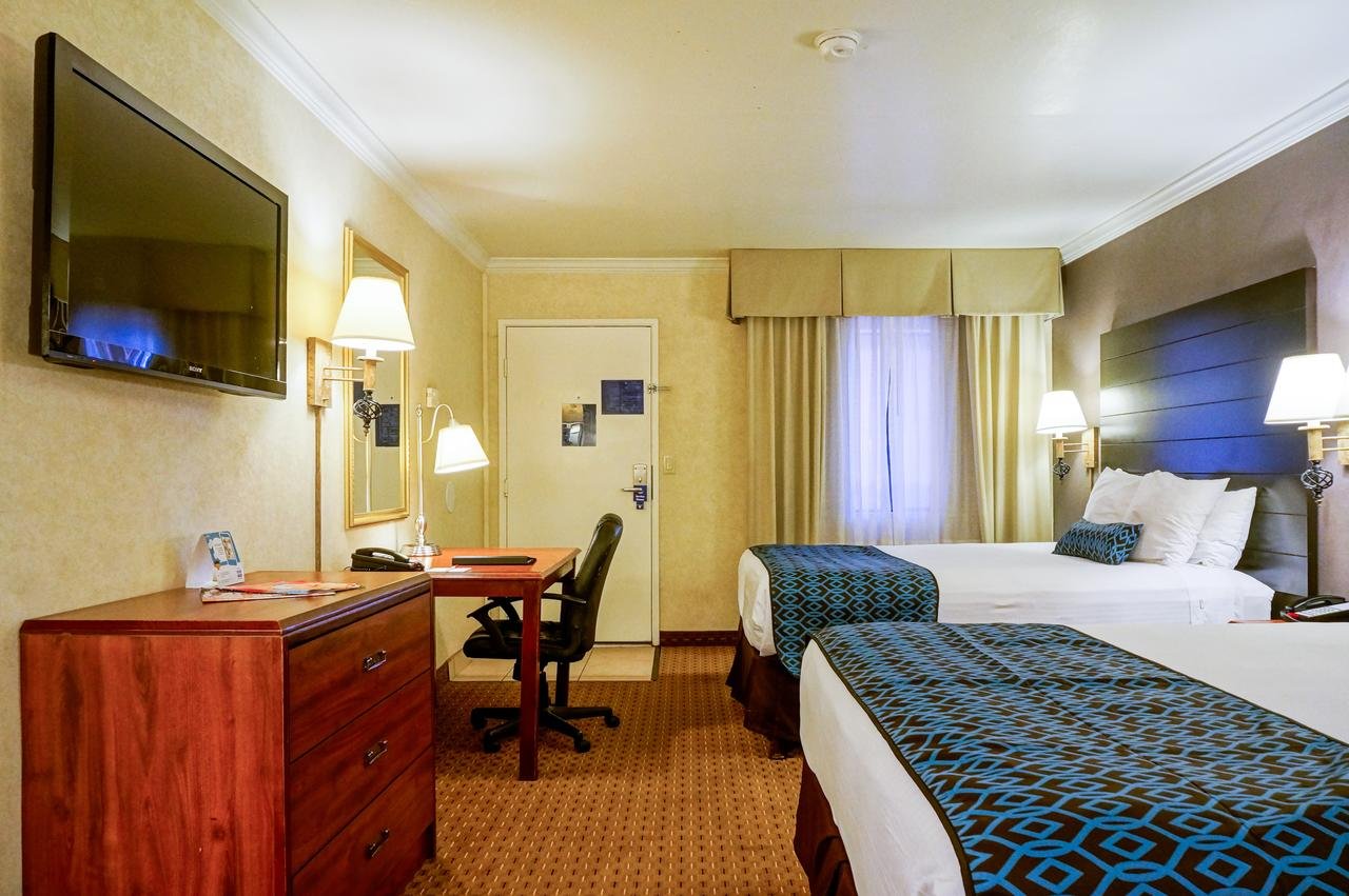 Hotel Tempe/Phoenix Airport InnSuites Hotel & Suites - Accommodation Dallas 7