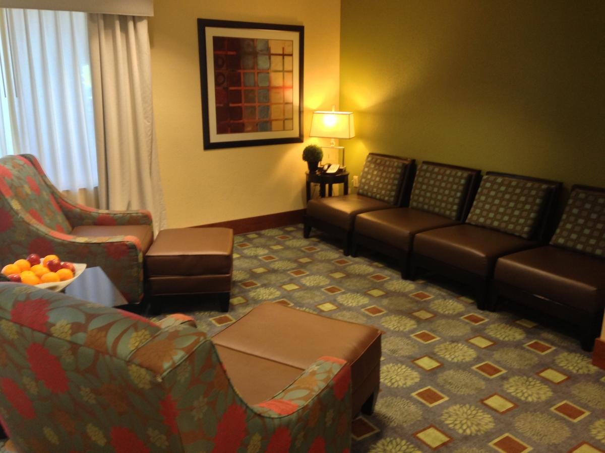 Holiday Inn Express Surprise - Accommodation Dallas 22