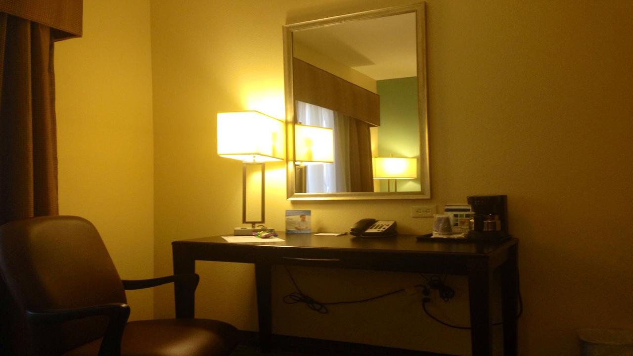 Holiday Inn Express Surprise - Accommodation Dallas 3