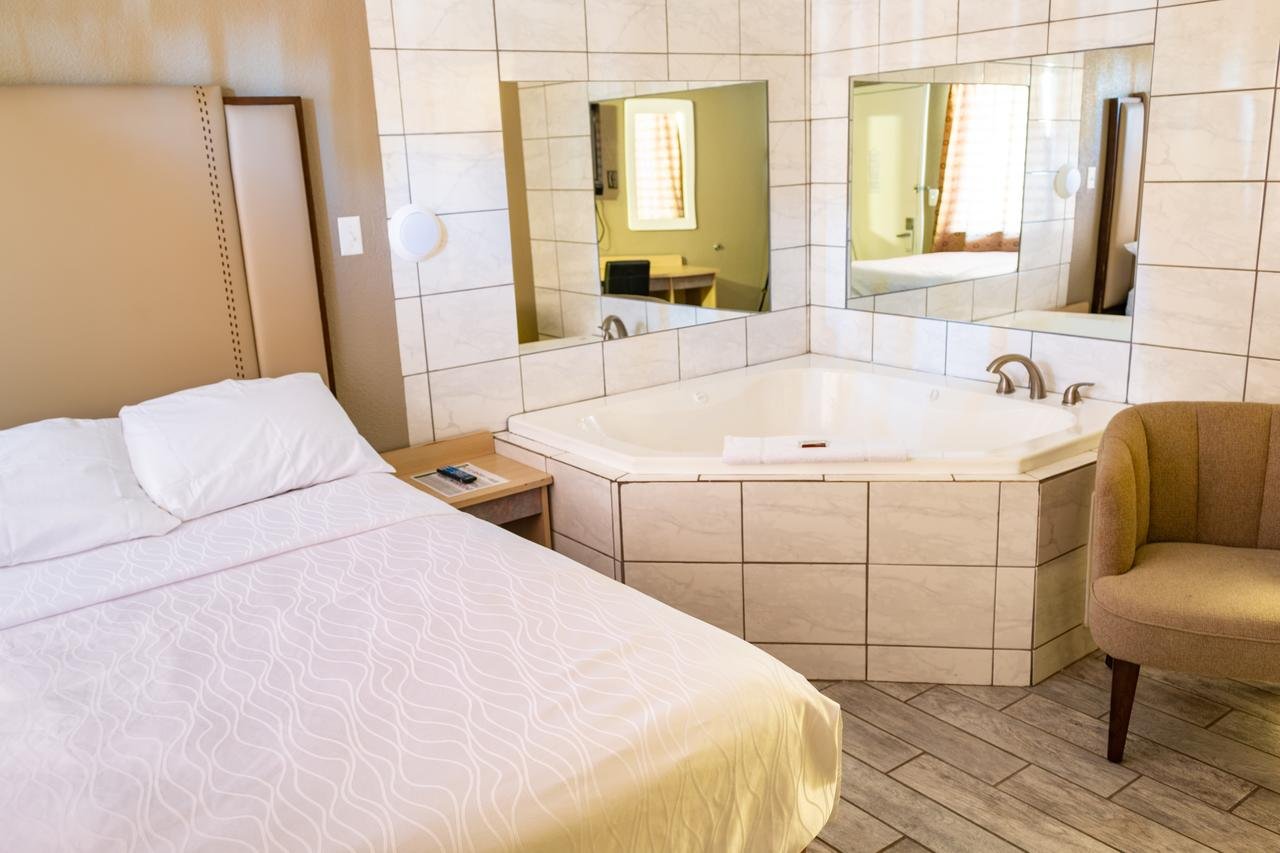 Budgetel Inn & Suites - Accommodation Dallas 9