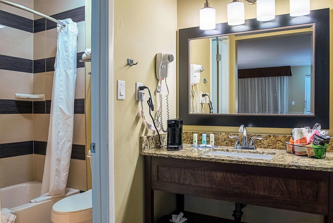 Quality Inn & Suites Phoenix NW - Sun City - Accommodation Dallas 14